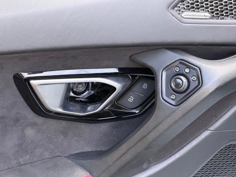 2021 Lamborghini Huracan - Image 28 of 31