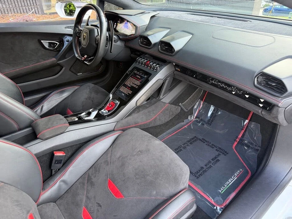 2021 Lamborghini Huracan - Image 29 of 31