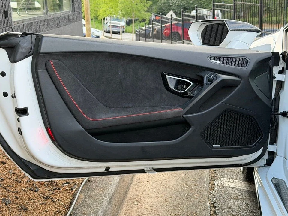 2021 Lamborghini Huracan - Image 27 of 31