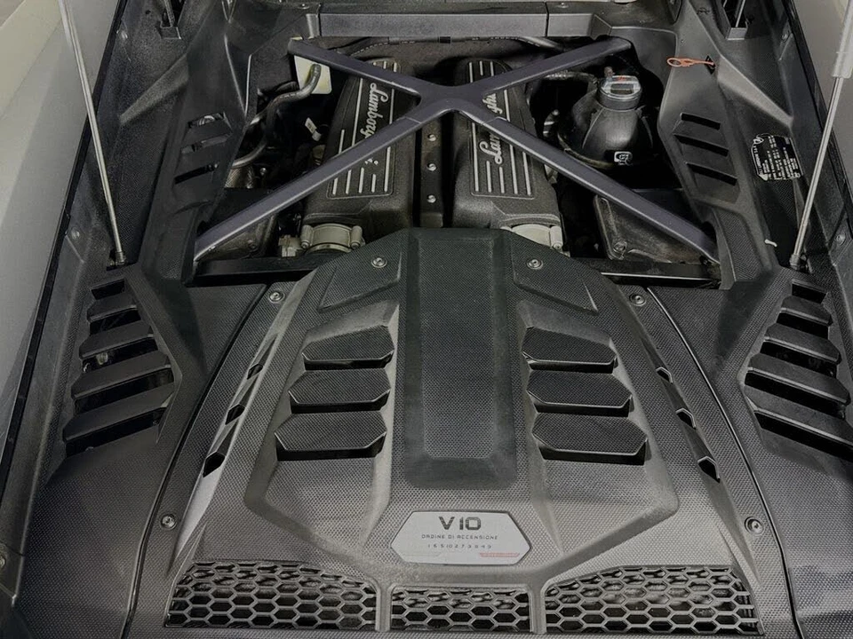 2021 Lamborghini Huracan - Image 26 of 28