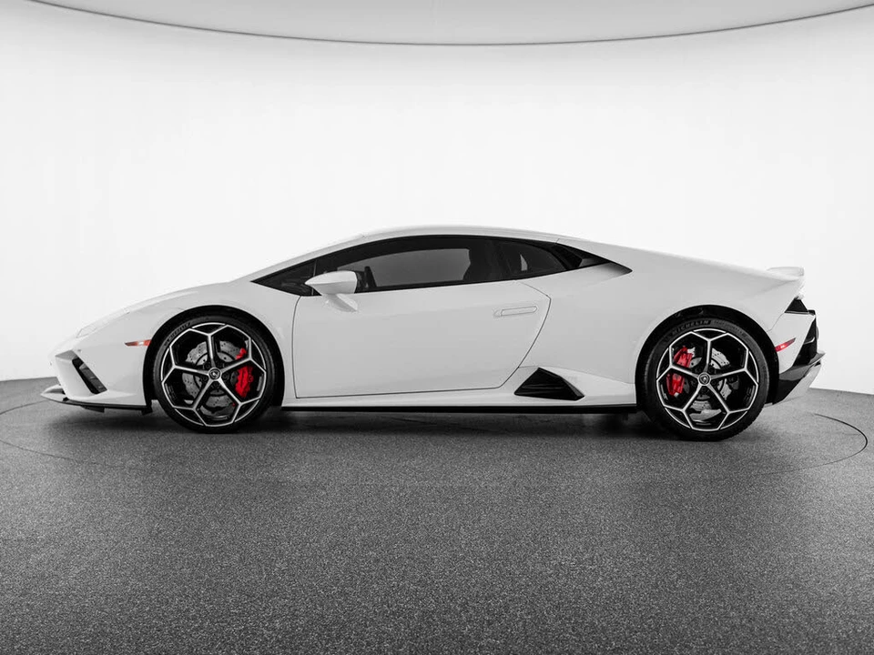 2021 Lamborghini Huracan - Image 2 of 31