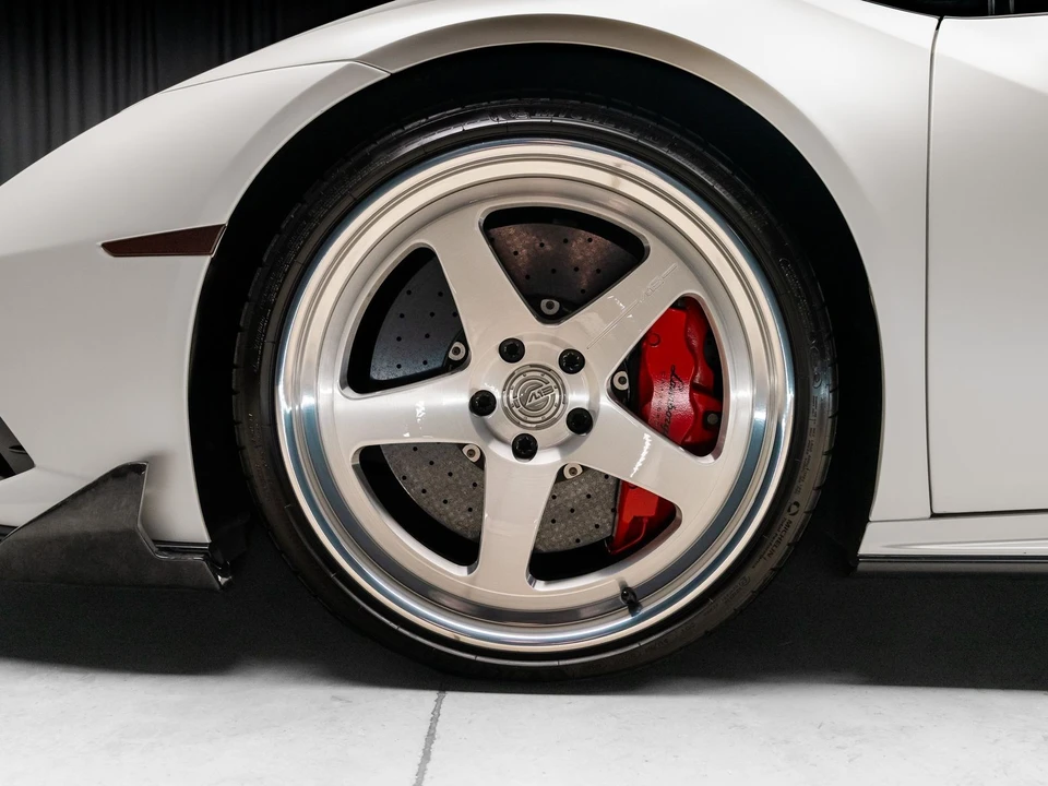 2021 Lamborghini - Image 30 of 31