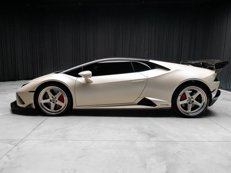 2021 Lamborghini - Image 11 of 31