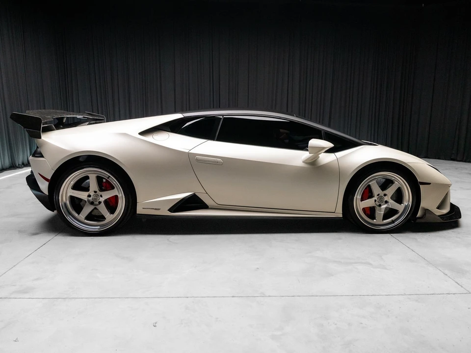 2021 Lamborghini - Image 15 of 31