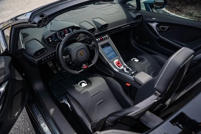 2021 Lamborghini - Image 23 of 31