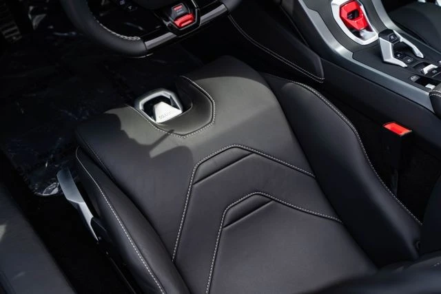 2021 Lamborghini - Image 27 of 31