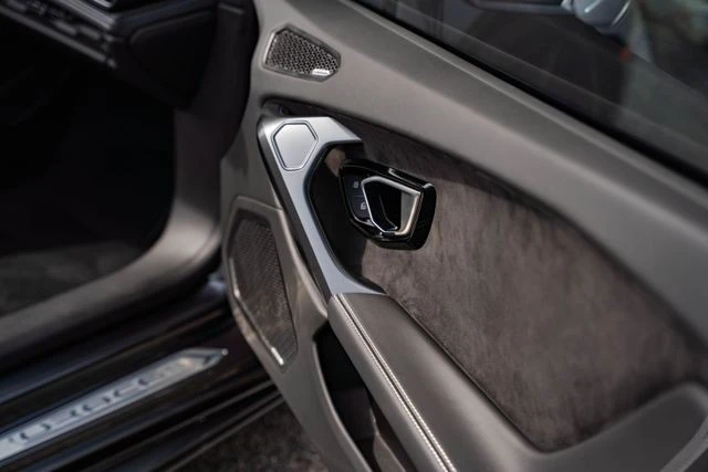 2021 Lamborghini - Image 24 of 31