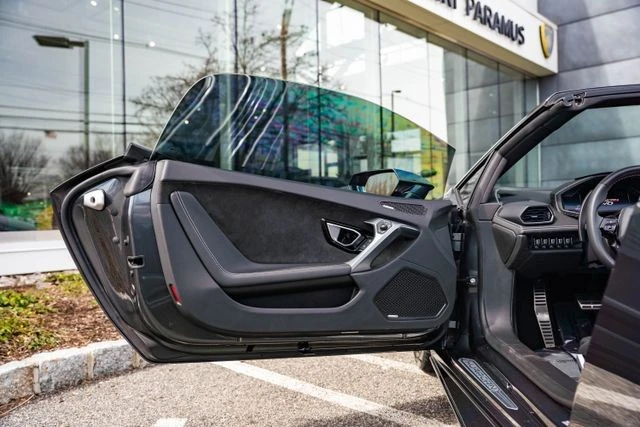 2021 Lamborghini - Image 21 of 31
