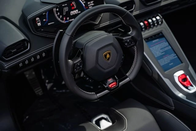 2021 Lamborghini - Image 26 of 31