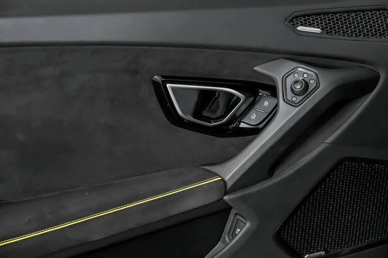 2021 Lamborghini Huracan - Image 15 of 31