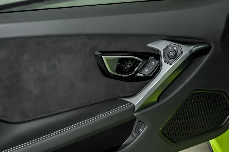2021 Lamborghini - Image 13 of 31