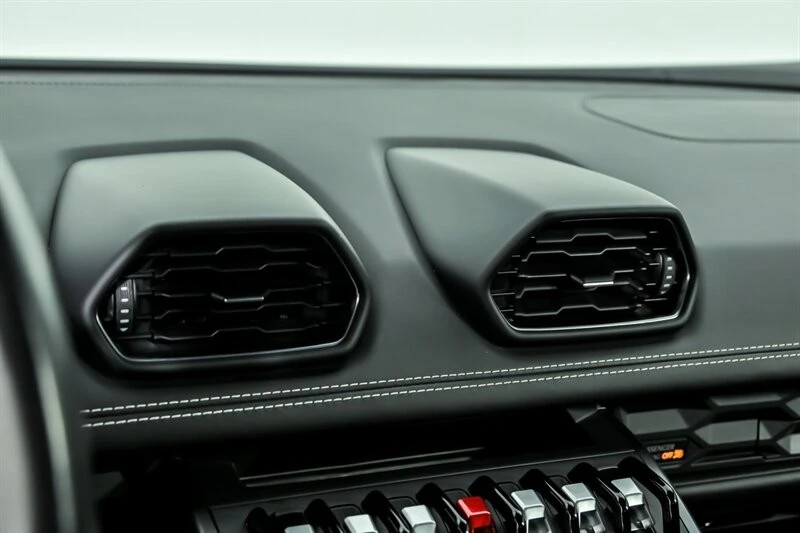 2021 Lamborghini - Image 21 of 31
