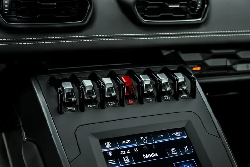 2021 Lamborghini - Image 22 of 31