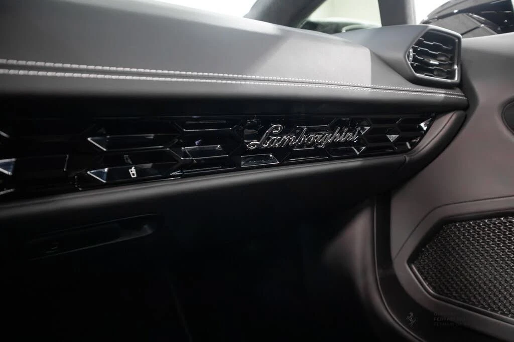 2021 Lamborghini Huracan - Image 17 of 18
