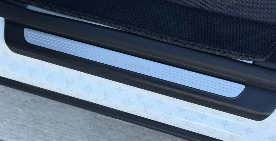 2021 Lamborghini Urus - Image 17 of 17