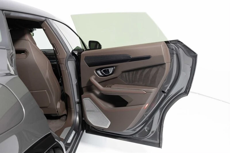 2021 Lamborghini Urus - Image 28 of 31