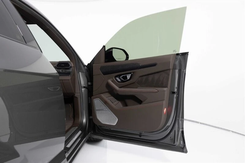 2021 Lamborghini Urus - Image 19 of 31