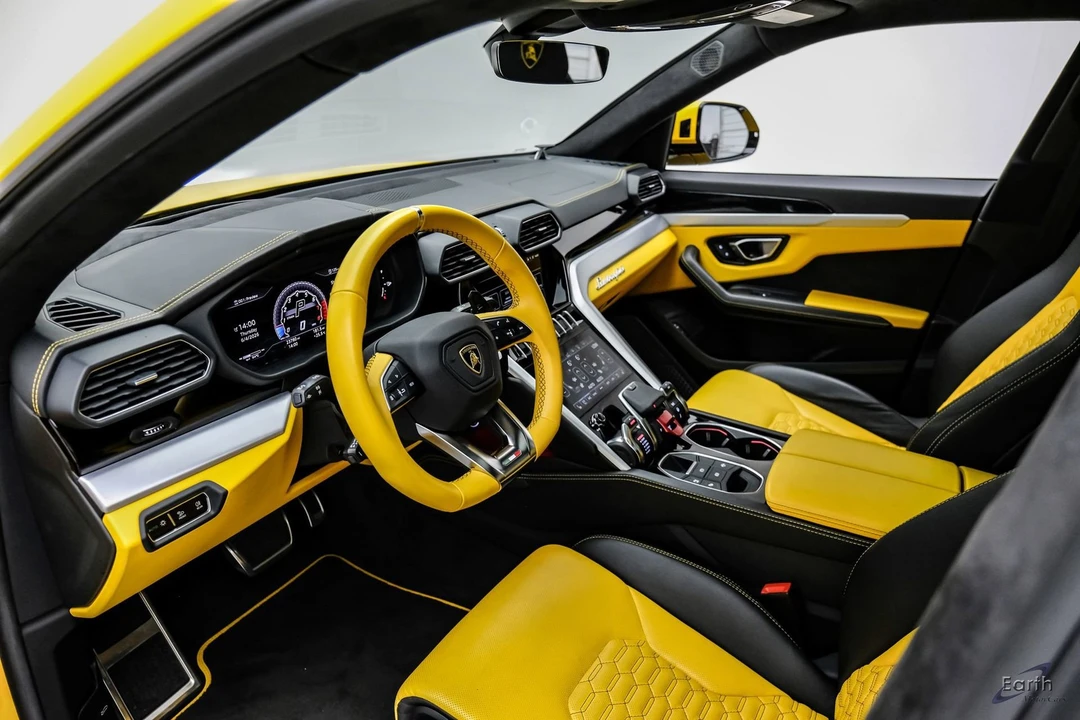 2021 Lamborghini Urus - Image 2 of 31