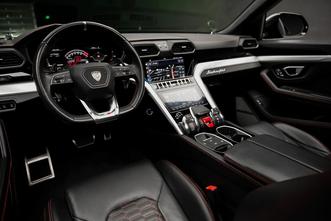 2021 Lamborghini Urus - Image 2 of 31