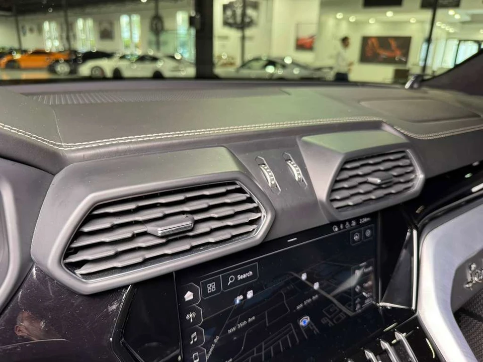 2021 Lamborghini Urus - Image 24 of 31