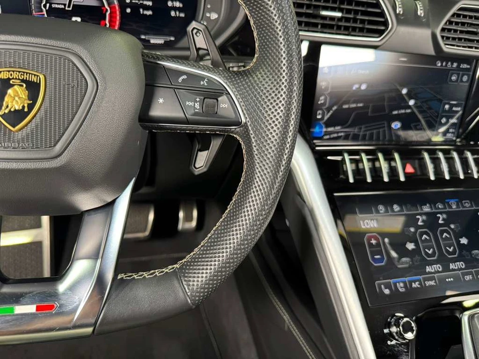2021 Lamborghini Urus - Image 23 of 31