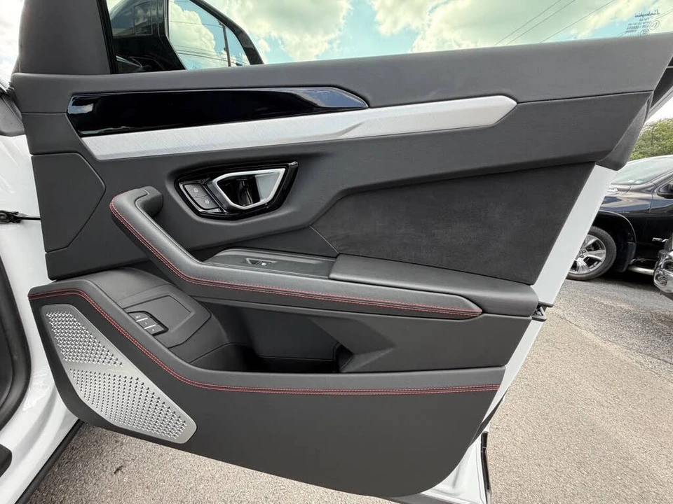 2021 Lamborghini Urus - Image 16 of 31