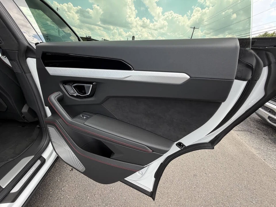 2021 Lamborghini Urus - Image 18 of 31