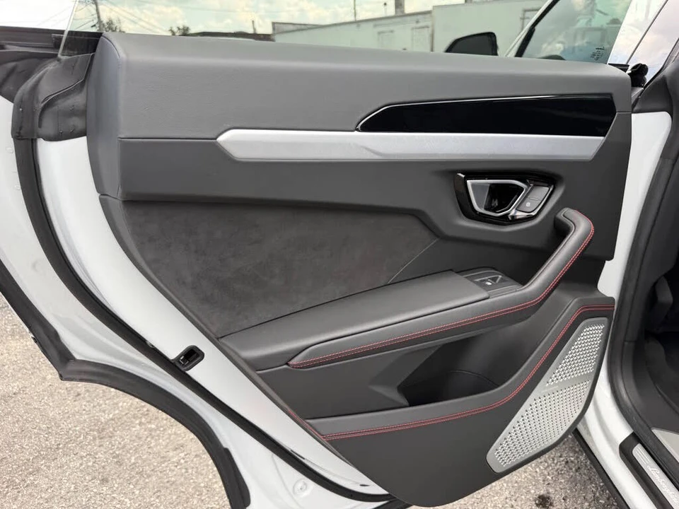 2021 Lamborghini Urus - Image 14 of 31