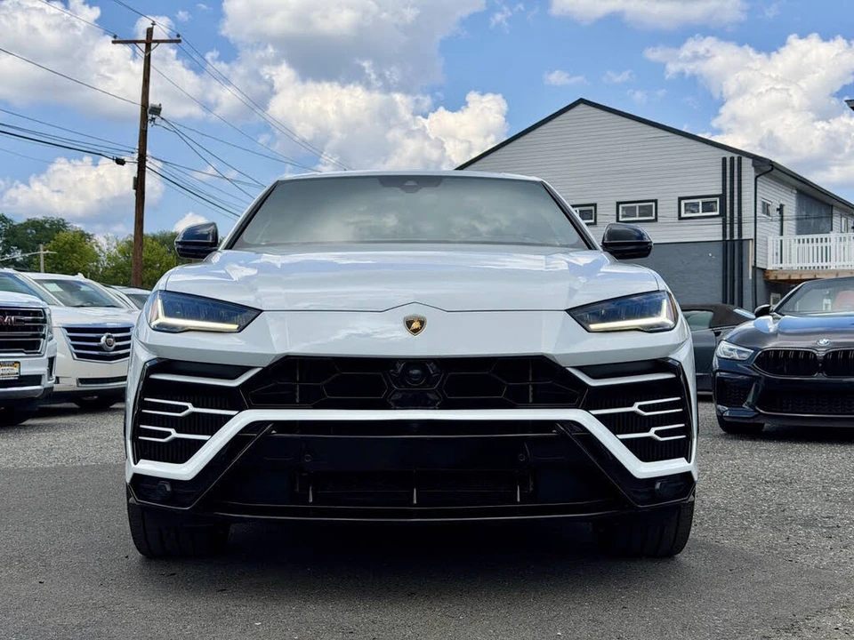 2021 Lamborghini Urus - Image 2 of 31