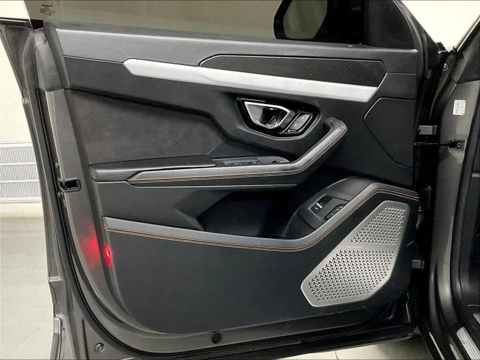 2021 Lamborghini Urus - Image 16 of 31