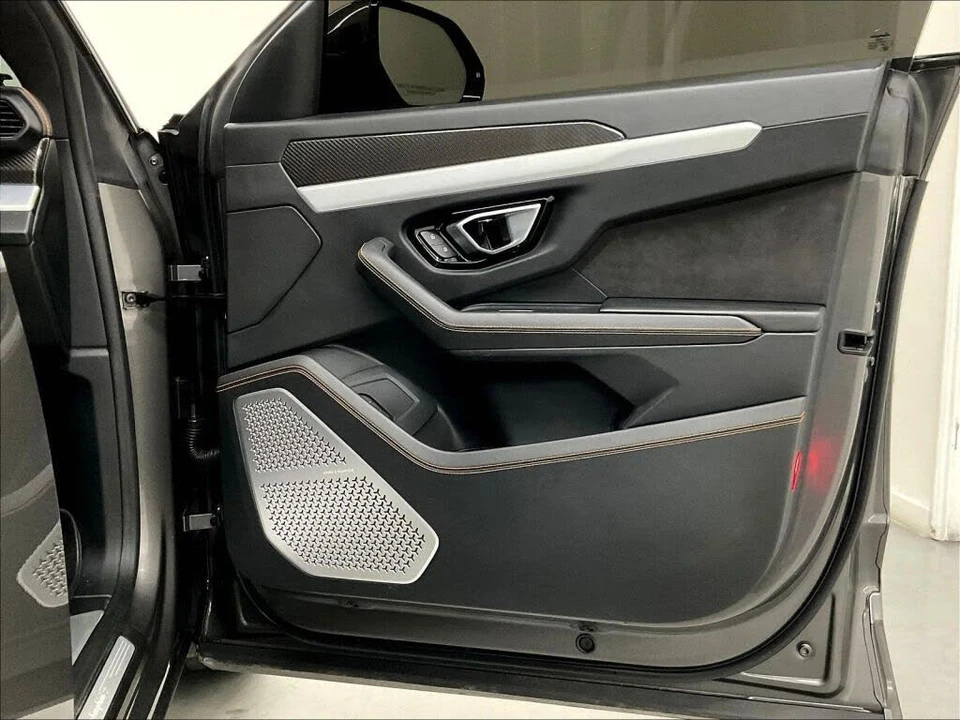 2021 Lamborghini Urus - Image 17 of 31