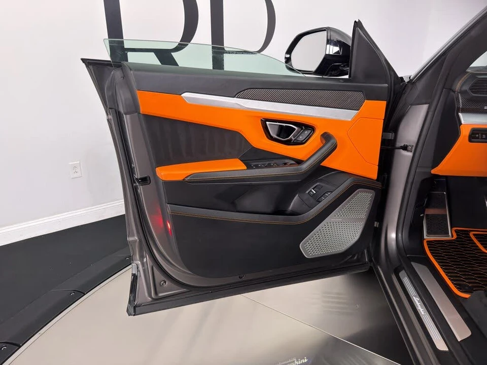 2021 Lamborghini Urus - Image 14 of 25