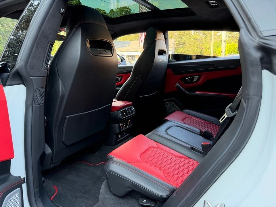2021 Lamborghini Urus - Image 31 of 31