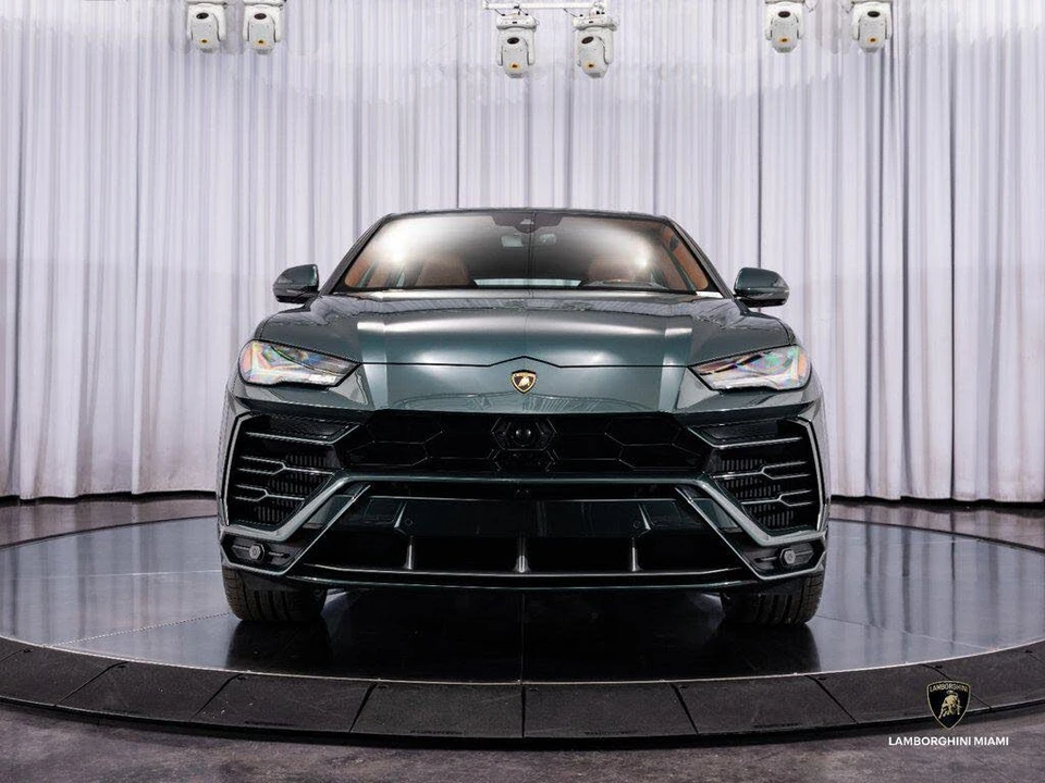 2021 Lamborghini Urus - Image 2 of 31