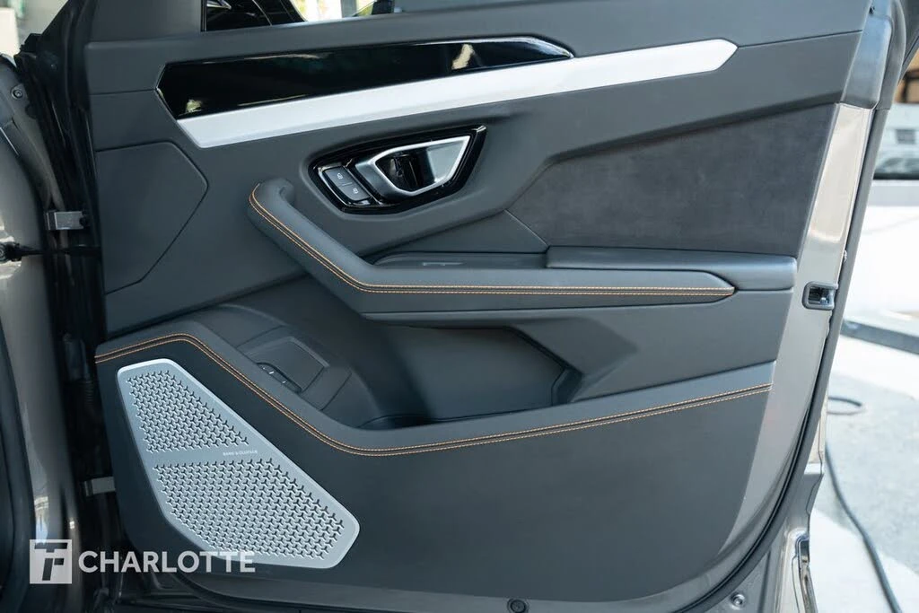 2021 Lamborghini Urus - Image 29 of 31