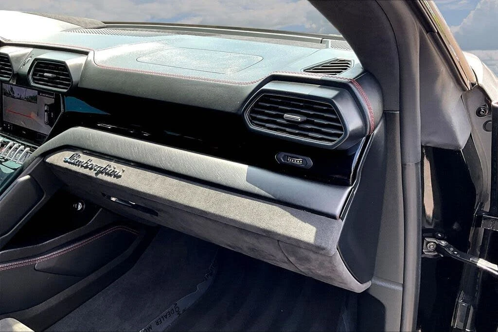 2021 Lamborghini Urus - Image 27 of 31