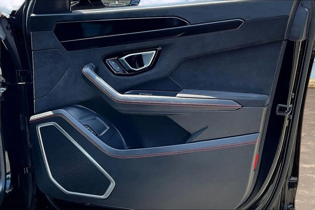 2021 Lamborghini Urus - Image 29 of 31