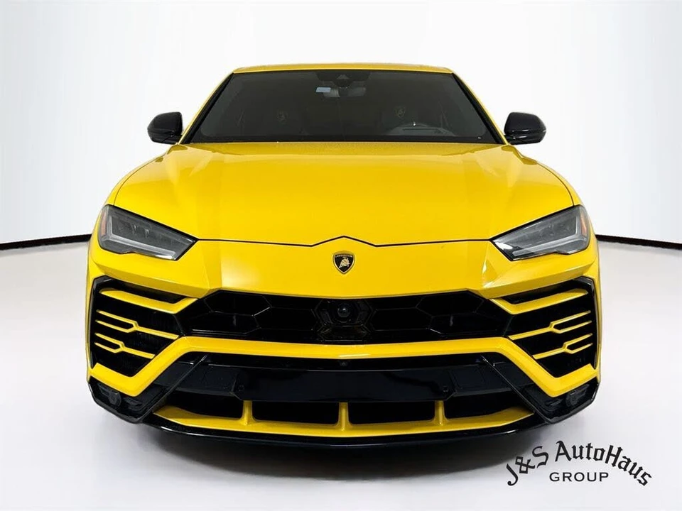 2021 Lamborghini Urus - Image 2 of 31