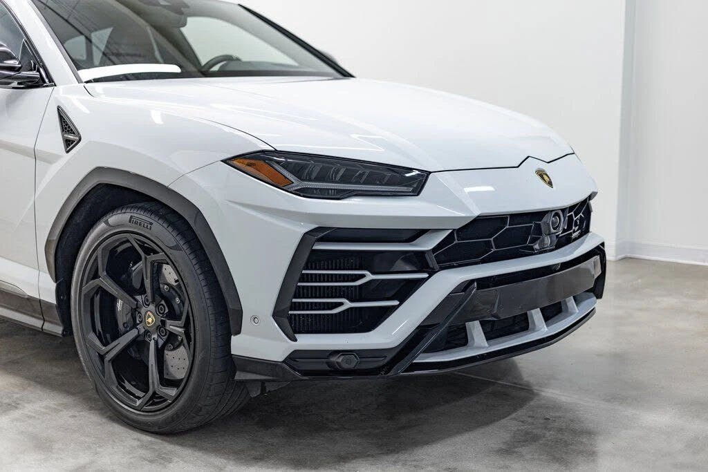 2021 Lamborghini Urus - Image 2 of 31