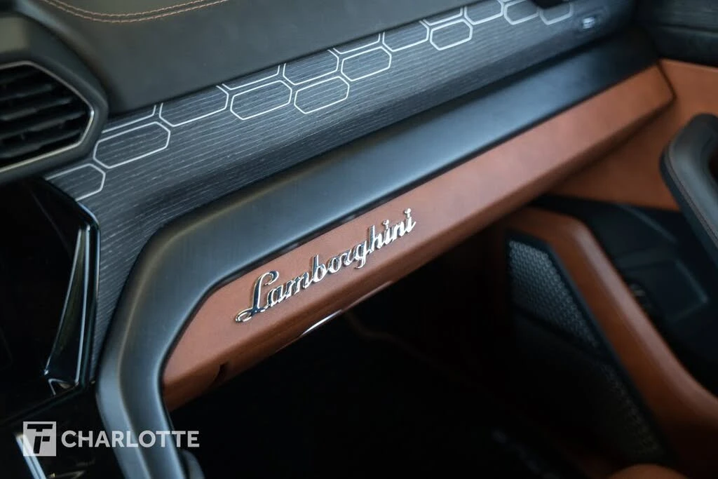 2021 Lamborghini Urus - Image 28 of 31