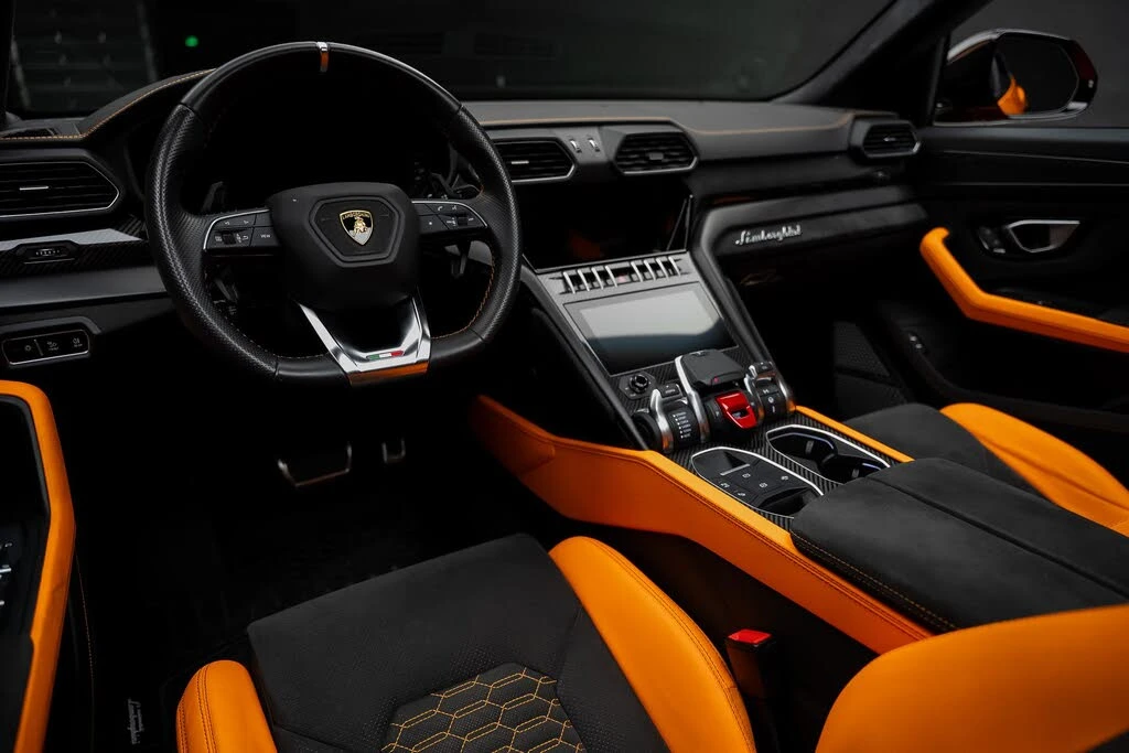 2021 Lamborghini Urus - Image 2 of 31