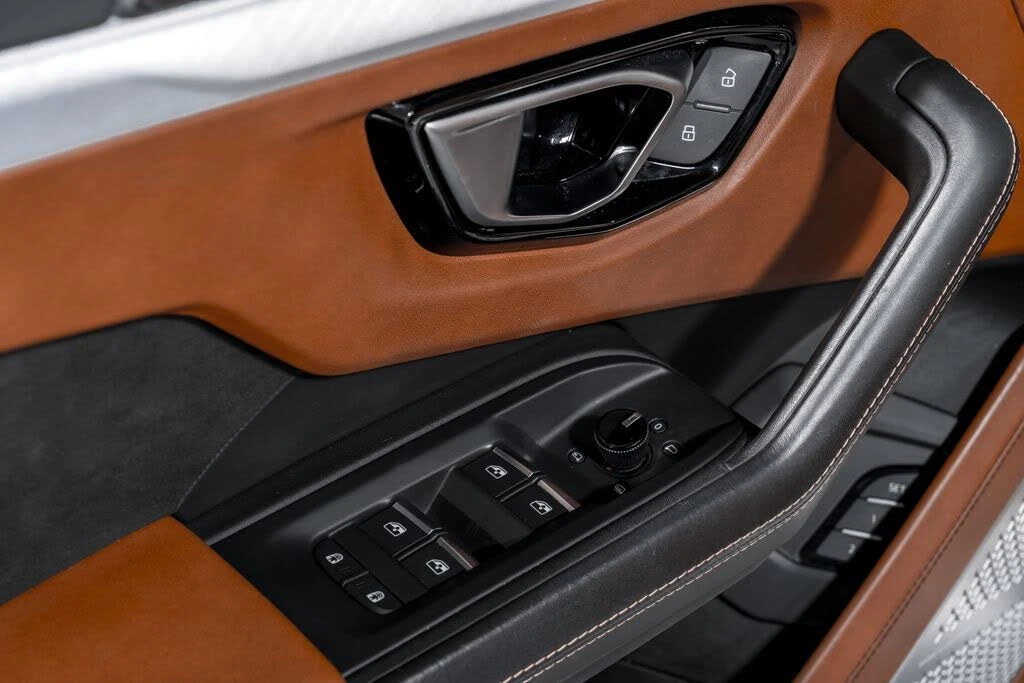 2021 Lamborghini Urus - Image 10 of 31