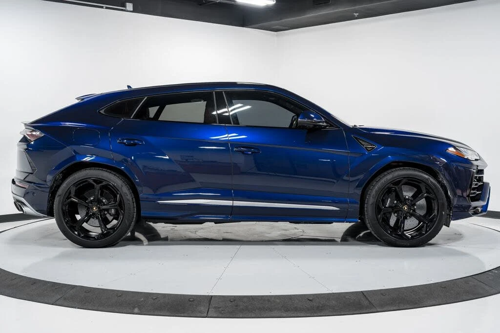 2021 Lamborghini Urus - Image 2 of 31