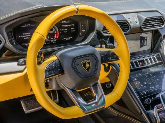 2021 Lamborghini Urus - Image 15 of 17