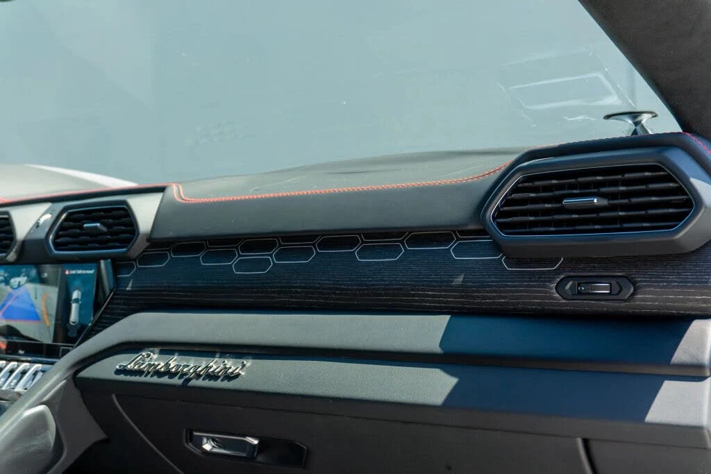 2021 Lamborghini Urus - Image 14 of 31
