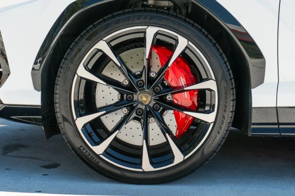 2021 Lamborghini Urus - Image 17 of 31