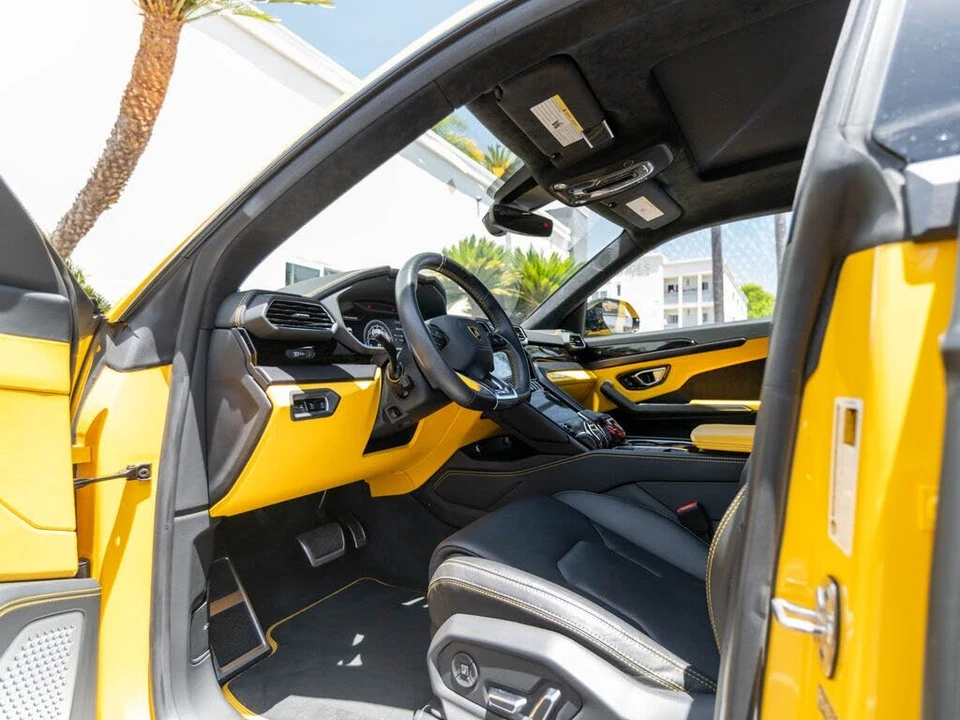 2021 Lamborghini Urus - Image 17 of 31