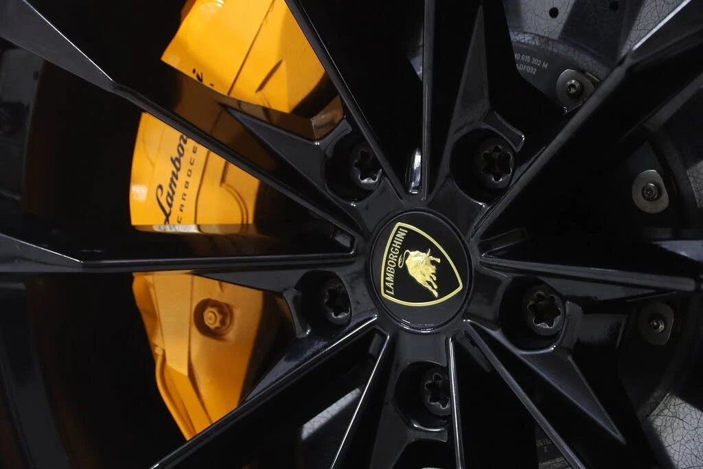2021 Lamborghini Urus - Image 24 of 31