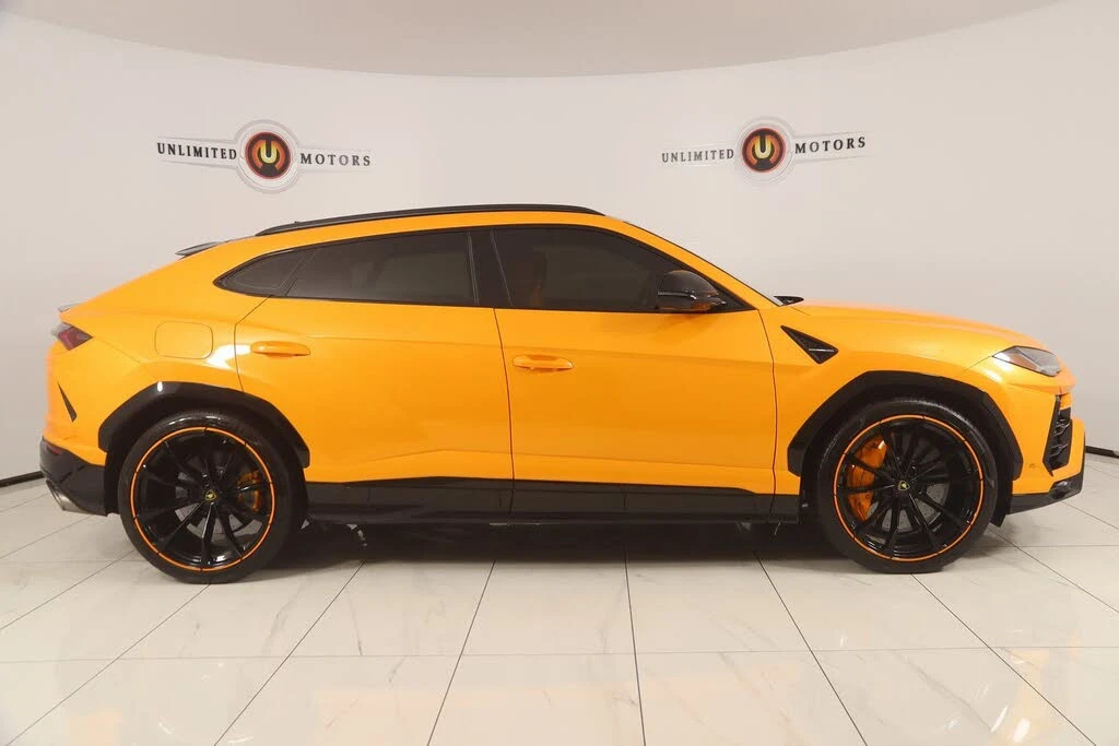 2021 Lamborghini Urus - Image 2 of 31