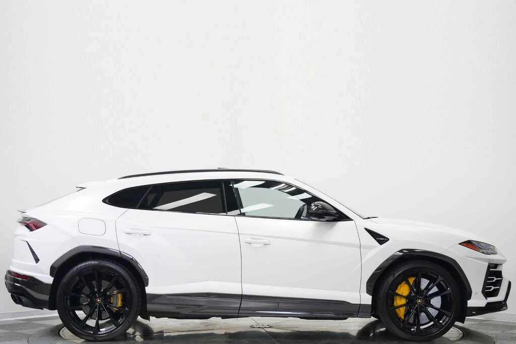 2021 Lamborghini Urus - Image 2 of 31